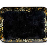 A GROUP OF THREE BLACK AND GILT-JAPANNED TRAYS ON STANDS - фото 3