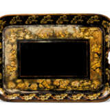 A GROUP OF THREE BLACK AND GILT-JAPANNED TRAYS ON STANDS - фото 4