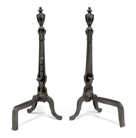 A PAIR OF GEORGE III BLACKED CAST-IRON ANDIRONS - фото 3