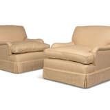 A PAIR OF EASY ARMCHAIRS - фото 1