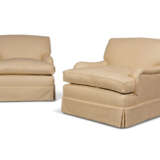 A PAIR OF EASY ARMCHAIRS - photo 2