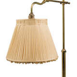 THREE BRASS ADJUSTABLE FLOOR LAMPS - Foto 2