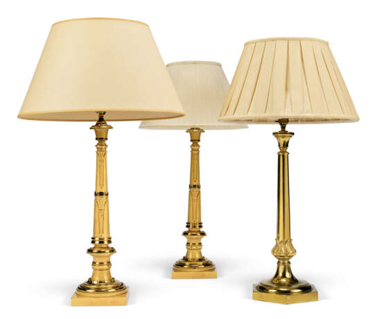 THREE GILT-LACQUERED BRONZE TABLE LAMPS - photo 1