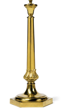 THREE GILT-LACQUERED BRONZE TABLE LAMPS - photo 3