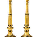 THREE GILT-LACQUERED BRONZE TABLE LAMPS - фото 4