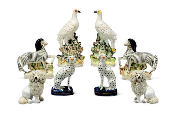 A PAIR OF STAFFORDSHIRE POTTERY MODELS OF PHEASANTS - photo 1