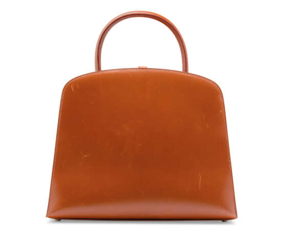 Hermes. A NOISETTE CALF BOX LEATHER DALVY 30 WITH GOLD HARDWARE - фото 3
