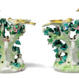 Bow Ceramic Factory. A PAIR OF BOW PORCELAIN BOCAGE GROUPS - photo 3