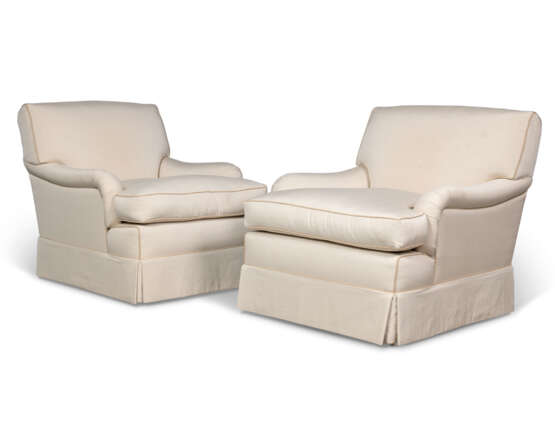 A PAIR OF OFF-WHITE REPP LARGE ARMCHAIRS - Foto 2