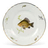 Ginori, Richard. A RICHARD GINORI PORCELAIN `FISH` PATTERN PART TABLE-SERVICE - фото 2