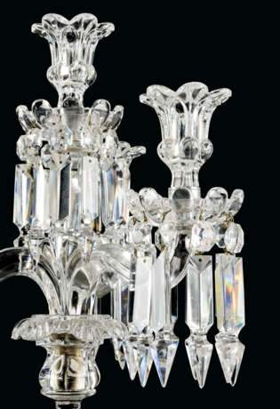 A PAIR OF GEORGE III STYLE MOULDED GLASS FOUR-LIGHT LUSTRES - Foto 2