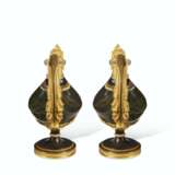 A PAIR OF DIRECTOIRE ORMOLU AND PATINATED BRONZE CASSOLETTES - photo 2