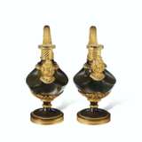 A PAIR OF DIRECTOIRE ORMOLU AND PATINATED BRONZE CASSOLETTES - photo 5