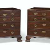 A PAIR OF GEORGE II MAHOGANY CHESTS-OF-DRAWERS - photo 1