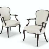 A PAIR OF GEORGE III SOLID MAHOGANY ARMCHAIRS - photo 1
