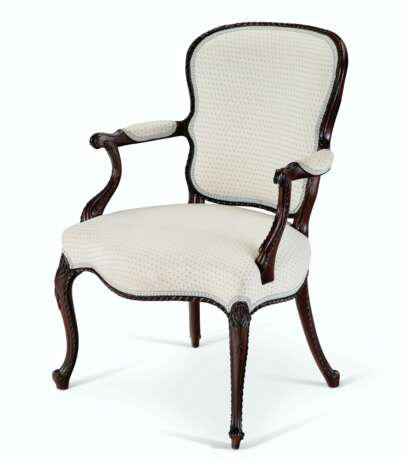 A PAIR OF GEORGE III SOLID MAHOGANY ARMCHAIRS - фото 2