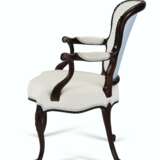 A PAIR OF GEORGE III SOLID MAHOGANY ARMCHAIRS - фото 4
