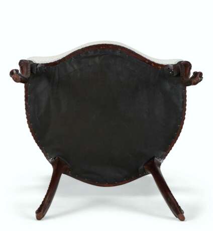 A PAIR OF GEORGE III SOLID MAHOGANY ARMCHAIRS - Foto 6