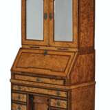 A WILLIAM AND MARY PEWTER-MOUNTED STAINED FIELD MAPLE, YEWWOOD AND OAK BUREAU CABINET - фото 5