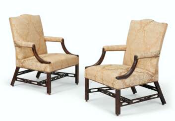 A PAIR OF EARLY GEORGE III MAHOGANY LIBRARY ARMCHAIRS 