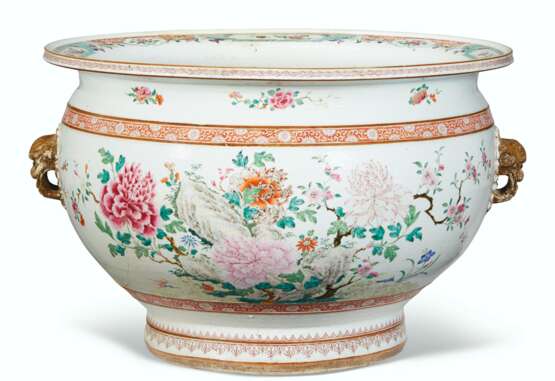 A LARGE CHINESE EXPORT FAMILLE ROSE PORCELAIN FISHBOWL - фото 1
