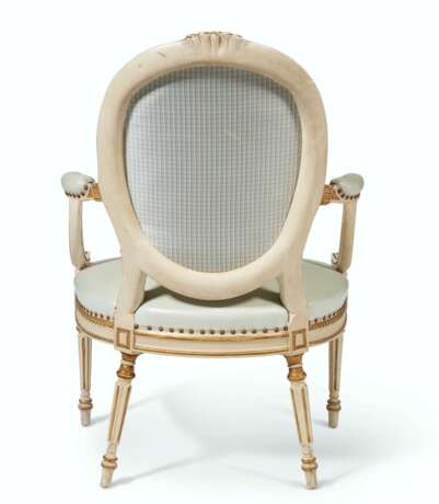 Linnell, John. A SET OF TWELVE WHITE-PAINTED AND PARCEL-GILT DINING CHAIRS - фото 5