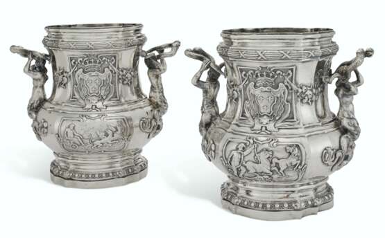 A MATCHED PAIR OF GERMAN SILVER WINE COOLERS - фото 1