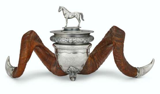 Walker & Hall. AN EDWARDIAN SILVER AND RAM HORN PRESENTATION LARGE SNUFF MULL - photo 1