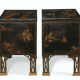 A PAIR OF GEORGE II BLACK, GILT AND SCARLET CHINESE LACQUER AND JAPANNED CHESTS - photo 4