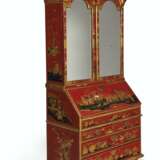 A QUEEN ANNE SCARLET, BLACK AND GILT JAPANNED BUREAU-CABINET - фото 3
