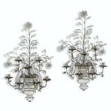 Bagues, Maison. A PAIR OF CUT, PRESSED AND FOIL-BACK GLASS AND GILT-METAL SEVEN LIGHT WALL LIGHTS - Foto 1