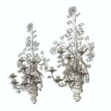 Bagues, Maison. A PAIR OF CUT, PRESSED AND FOIL-BACK GLASS AND GILT-METAL SEVEN LIGHT WALL LIGHTS - Foto 2