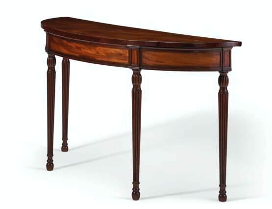 A PAIR OF LATE GEORGE III MAHOGANY DEMILUNE SIDE TABLES - фото 3