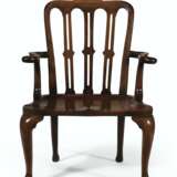 A PAIR OF GEORGE II SOLID MAHOGANY HALL ARMCHAIRS - photo 2