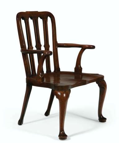 A PAIR OF GEORGE II SOLID MAHOGANY HALL ARMCHAIRS - фото 3