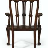 A PAIR OF GEORGE II SOLID MAHOGANY HALL ARMCHAIRS - фото 5