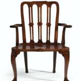 A PAIR OF GEORGE II SOLID MAHOGANY HALL ARMCHAIRS - фото 2