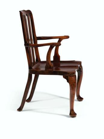 A PAIR OF GEORGE II SOLID MAHOGANY HALL ARMCHAIRS - фото 4