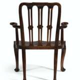 A PAIR OF GEORGE II SOLID MAHOGANY HALL ARMCHAIRS - photo 5