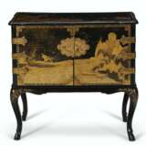 A PAIR OF JAPANESE BLACK AND GILT-LACQUER AND JAPANNED CABINETS-ON-STANDS - фото 3