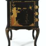 A PAIR OF JAPANESE BLACK AND GILT-LACQUER AND JAPANNED CABINETS-ON-STANDS - photo 5