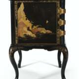 A PAIR OF JAPANESE BLACK AND GILT-LACQUER AND JAPANNED CABINETS-ON-STANDS - фото 6