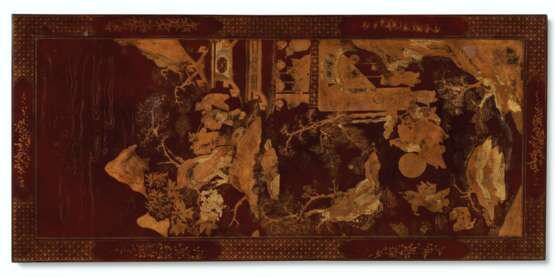 A CHINESE EXPORT GILT LACQUER PANEL, MOUNTED AS A LOW TABLE - фото 4