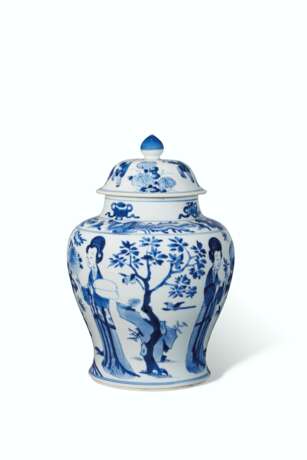 A CHINESE BLUE AND WHITE PORCELAIN JAR AND COVER - photo 2