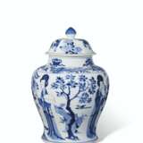 A CHINESE BLUE AND WHITE PORCELAIN JAR AND COVER - фото 2