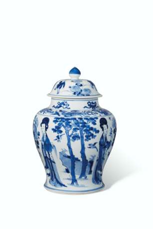 A CHINESE BLUE AND WHITE PORCELAIN JAR AND COVER - фото 4