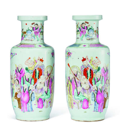 A PAIR OF CHINESE LARGE FAMILLE ROSE ROULEAU VASES - photo 2