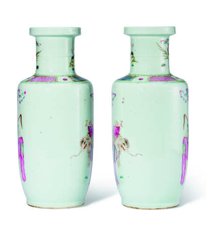 A PAIR OF CHINESE LARGE FAMILLE ROSE ROULEAU VASES - фото 3