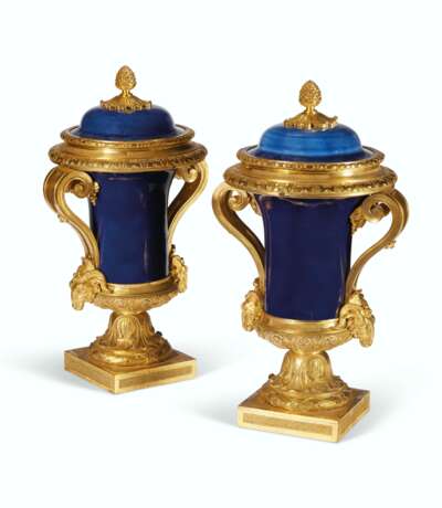 A PAIR OF LOUIS XVI ORMOLU-MOUNTED CHINESE POWDER-BLUE BALUSTER VASES AND COVERS - фото 1