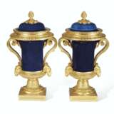 A PAIR OF LOUIS XVI ORMOLU-MOUNTED CHINESE POWDER-BLUE BALUSTER VASES AND COVERS - фото 2